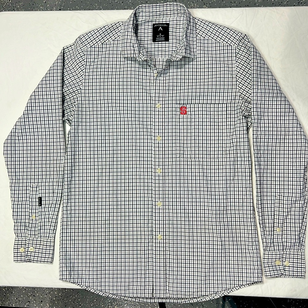 NC State Alumni button up. Men’s size Medium.